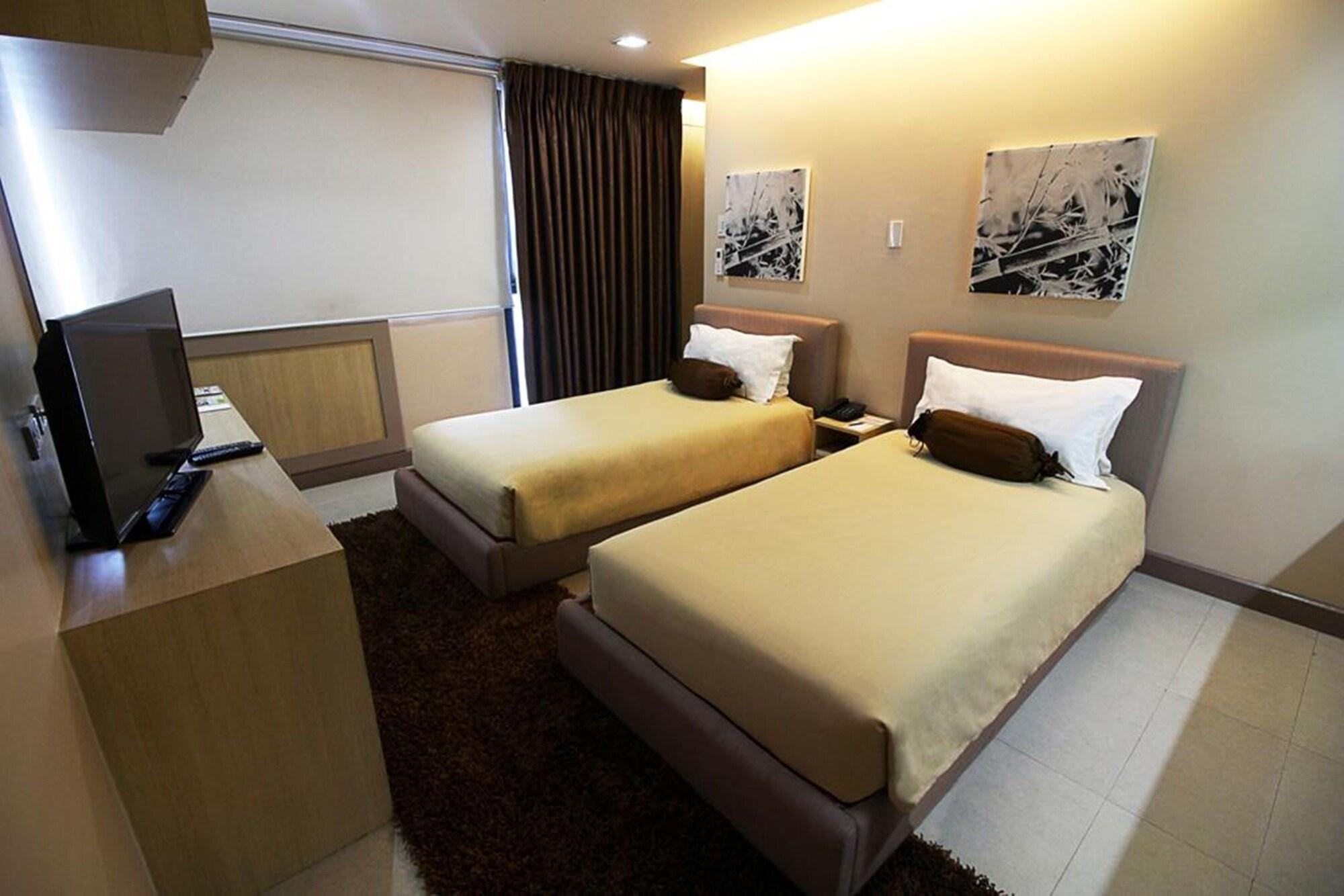 Bsa Twin Towers Aparthotel Mandaluyong Exterior photo