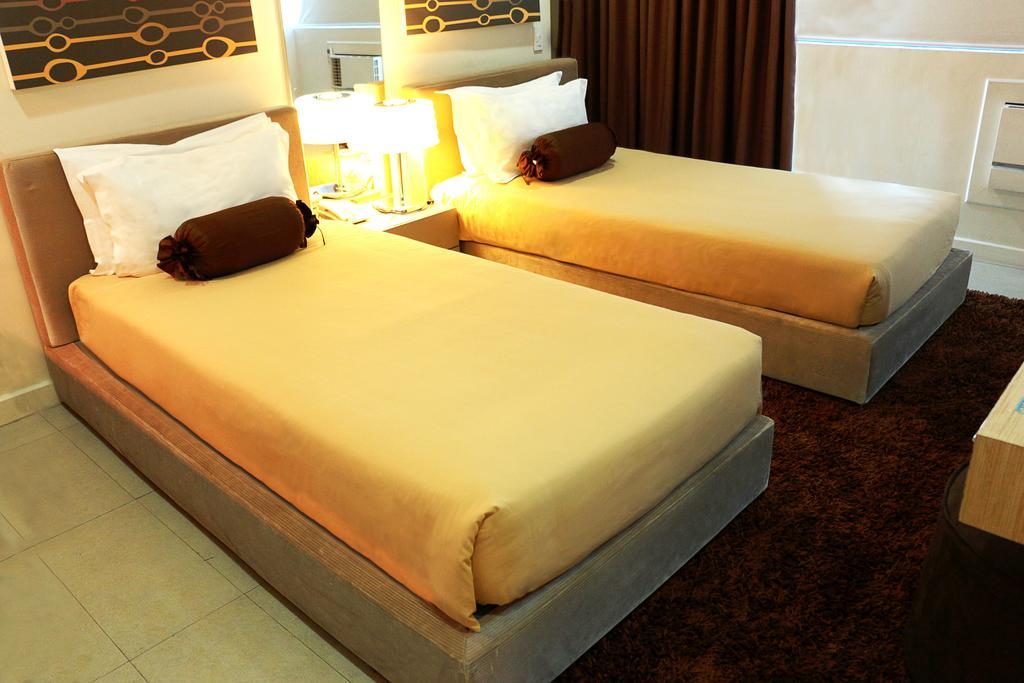Bsa Twin Towers Aparthotel Mandaluyong Exterior photo
