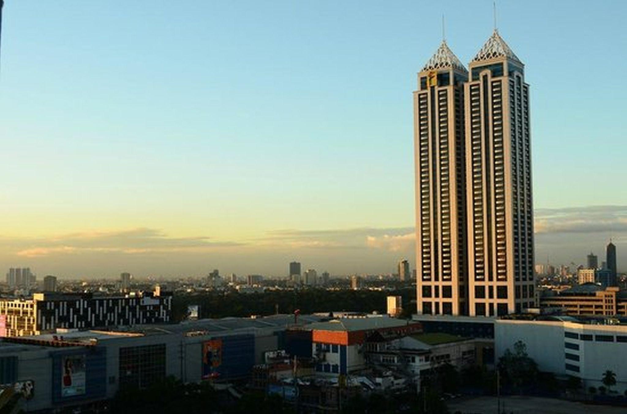 Bsa Twin Towers Aparthotel Mandaluyong Exterior photo
