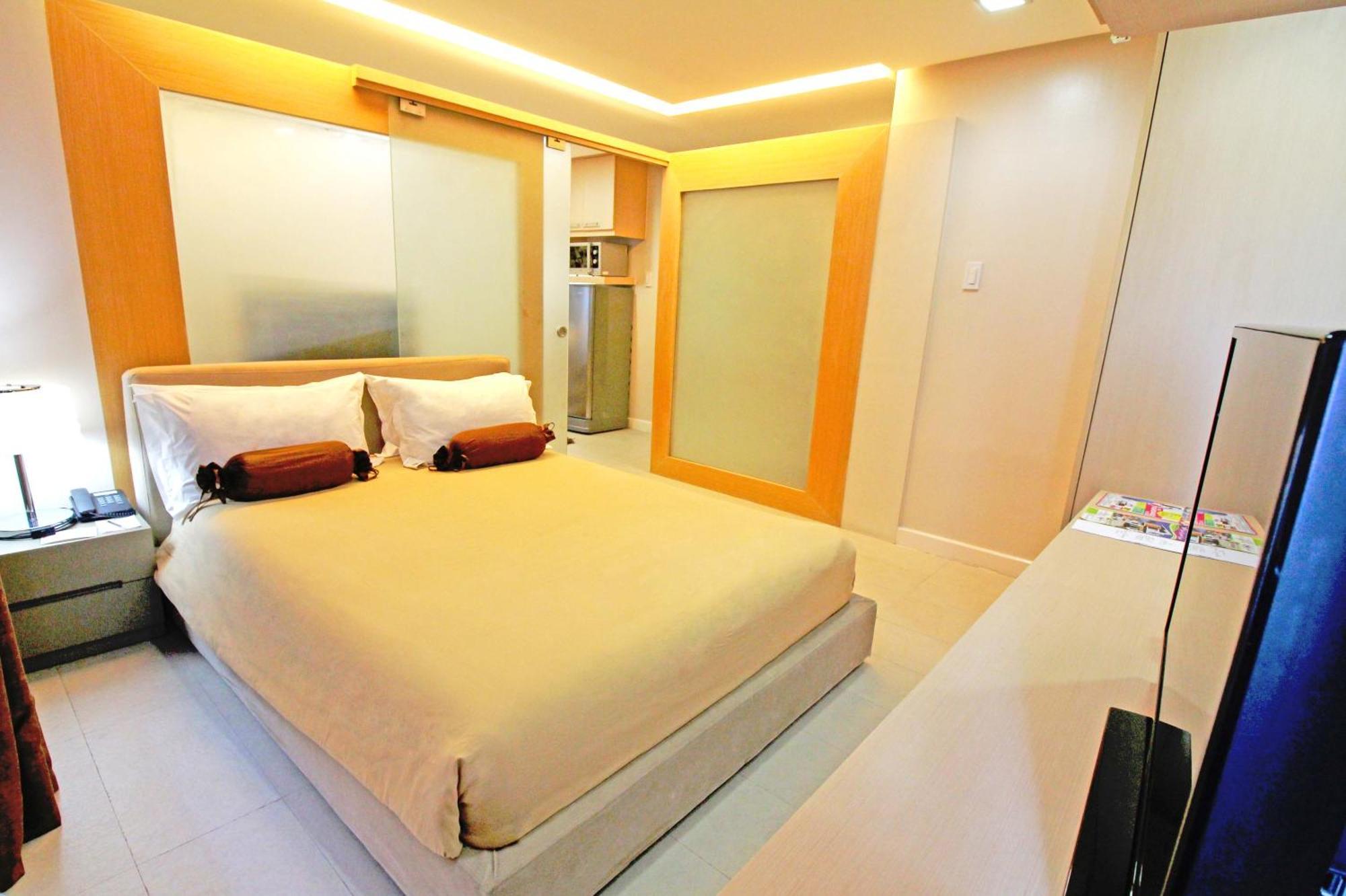 Bsa Twin Towers Aparthotel Mandaluyong Exterior photo