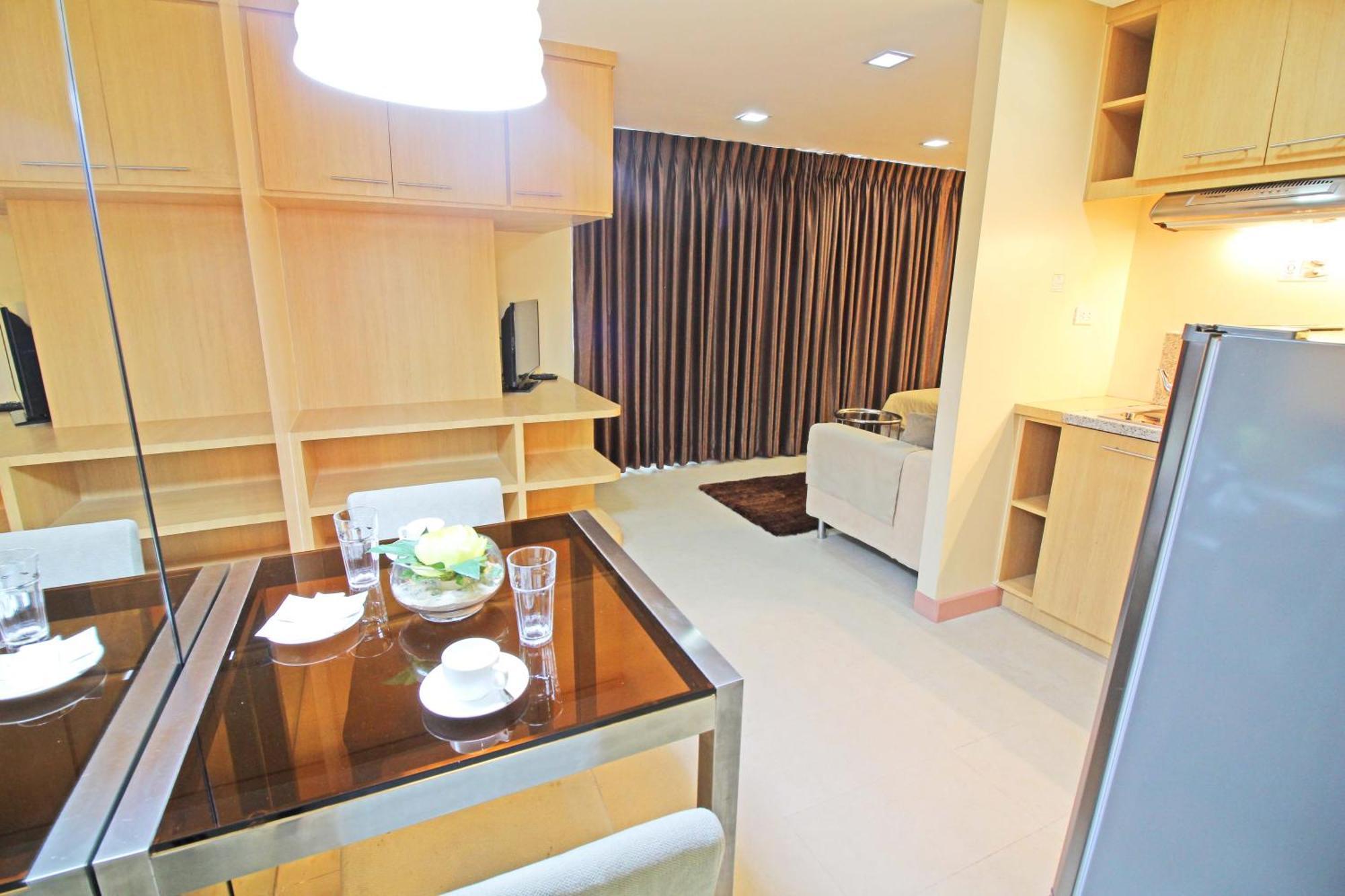 Bsa Twin Towers Aparthotel Mandaluyong Exterior photo