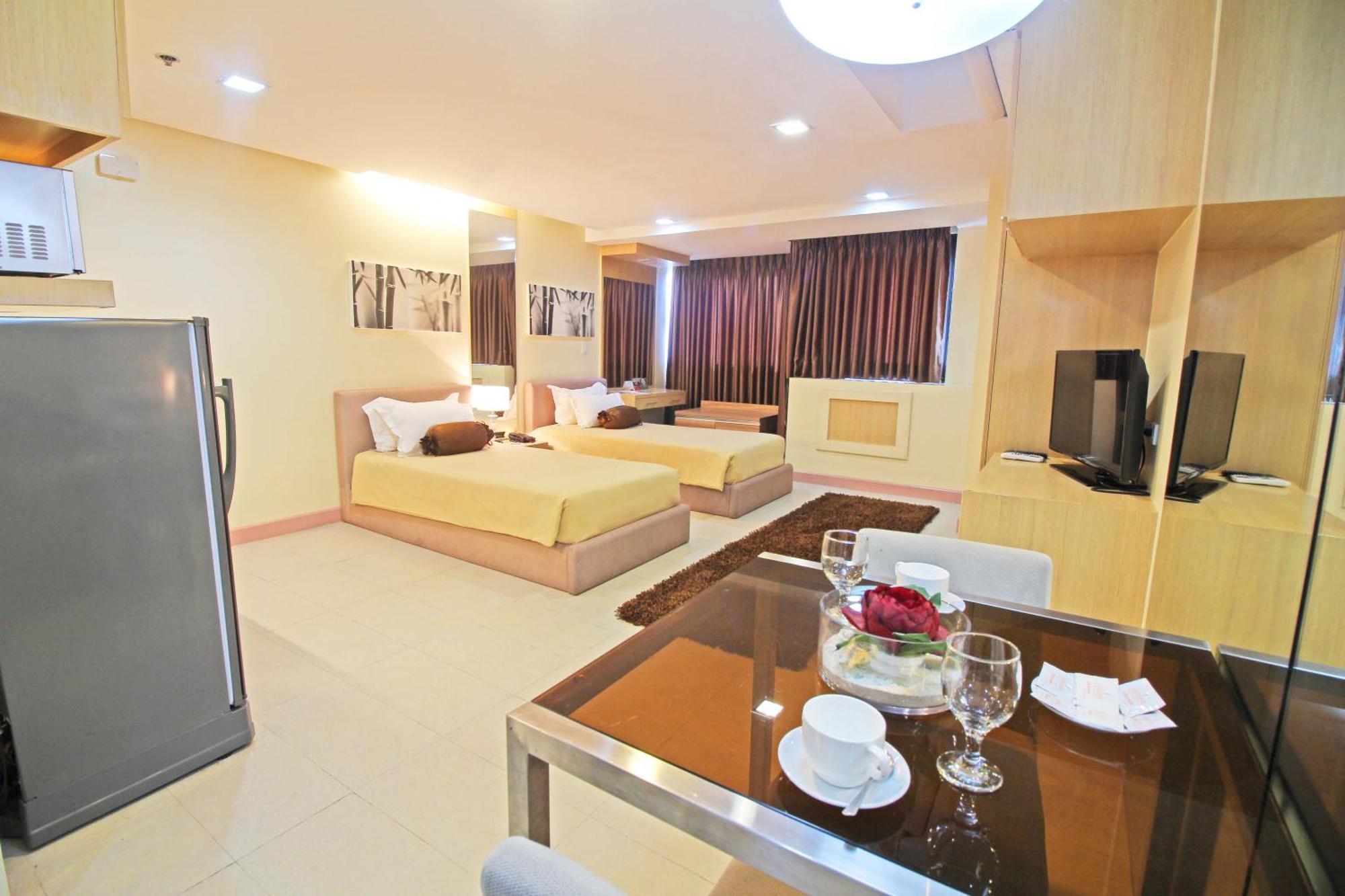 Bsa Twin Towers Aparthotel Mandaluyong Exterior photo
