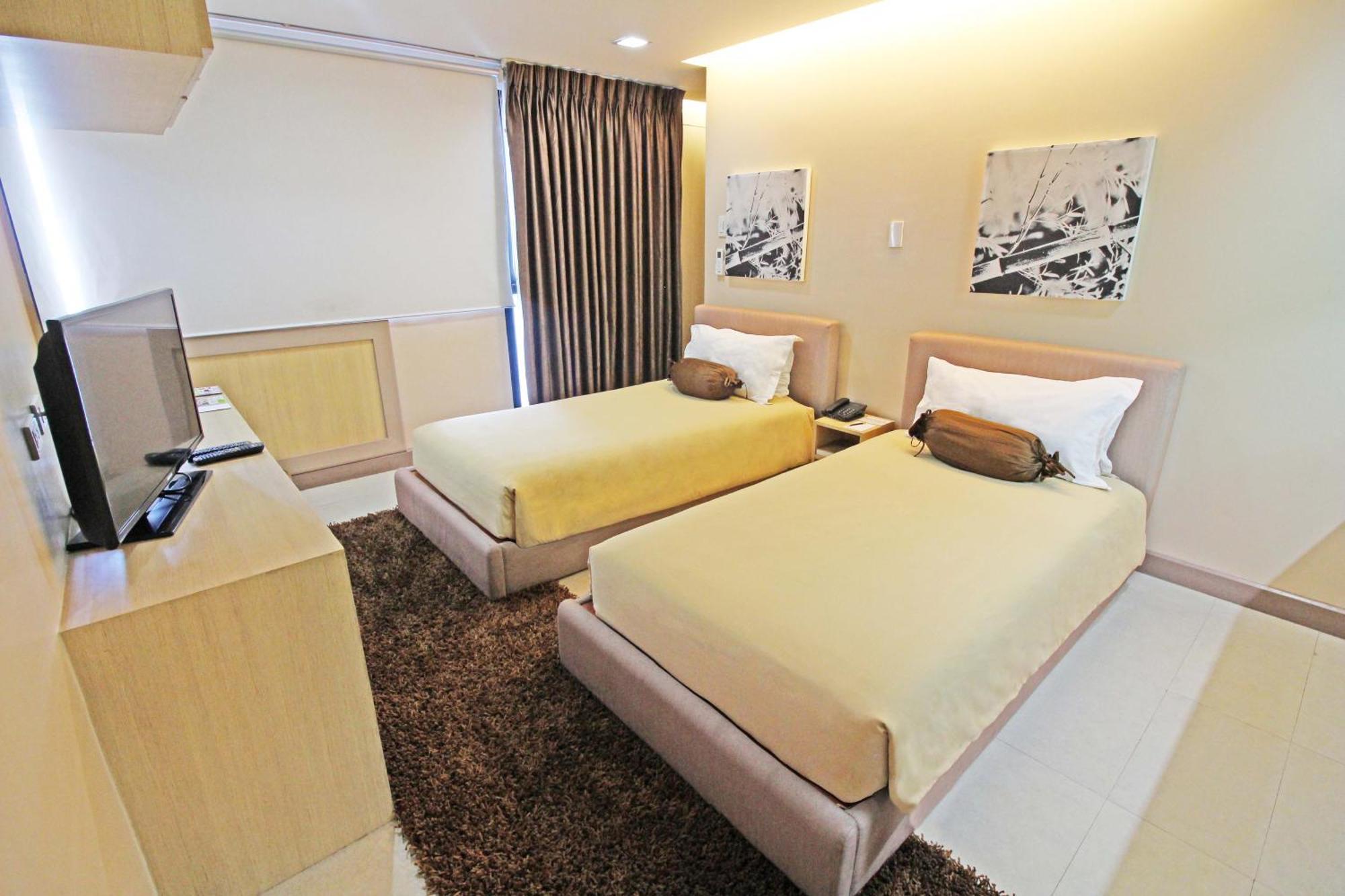 Bsa Twin Towers Aparthotel Mandaluyong Exterior photo