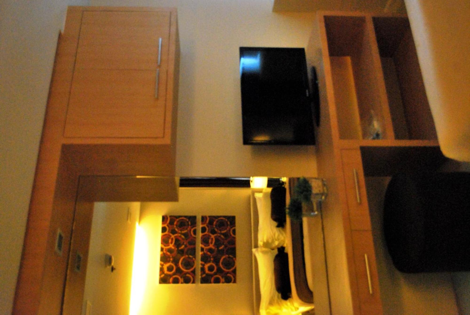 Bsa Twin Towers Aparthotel Mandaluyong Exterior photo